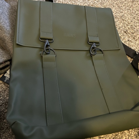 NWT Rains Messenger Backpack Bag Unisex - Picture 4 of 4